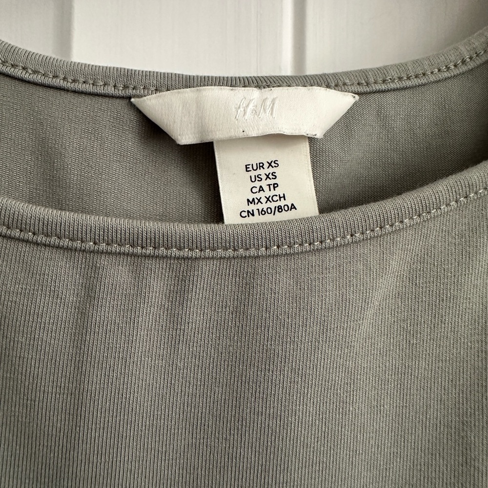 H&M Green Ribbed Top - Picture 2 of 2